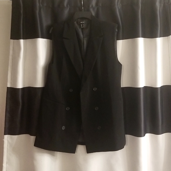 Women's Vest - Picture 1 of 2